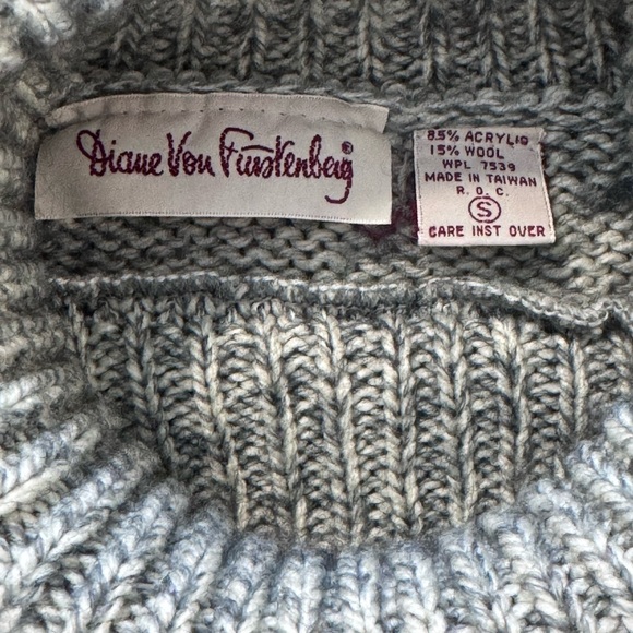 1980s VINTAGE DIANE VON FURSTENBERG Sweater Sz S Wool Blend Gray Red Blue Stripe - Picture 9 of 10